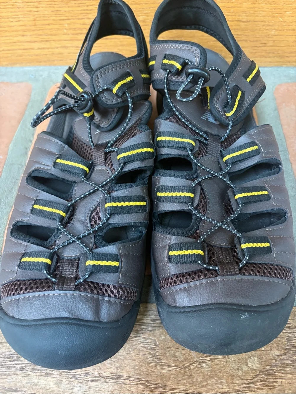 New Balance Brown & Yellow Men’s Closed-Toe Outdoor Sandals